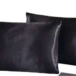 Satin pillowcase fits standard and queen-sized
